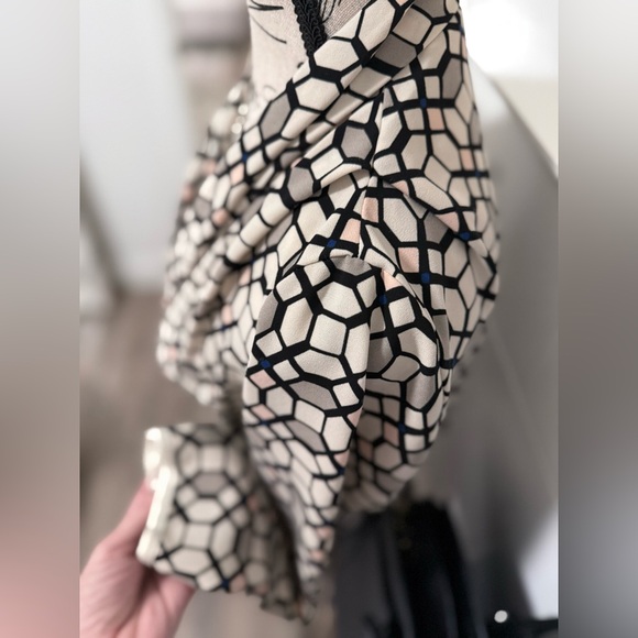 Aritzia Wilfred Geometric Dress Size 2 - Picture 5 of 11